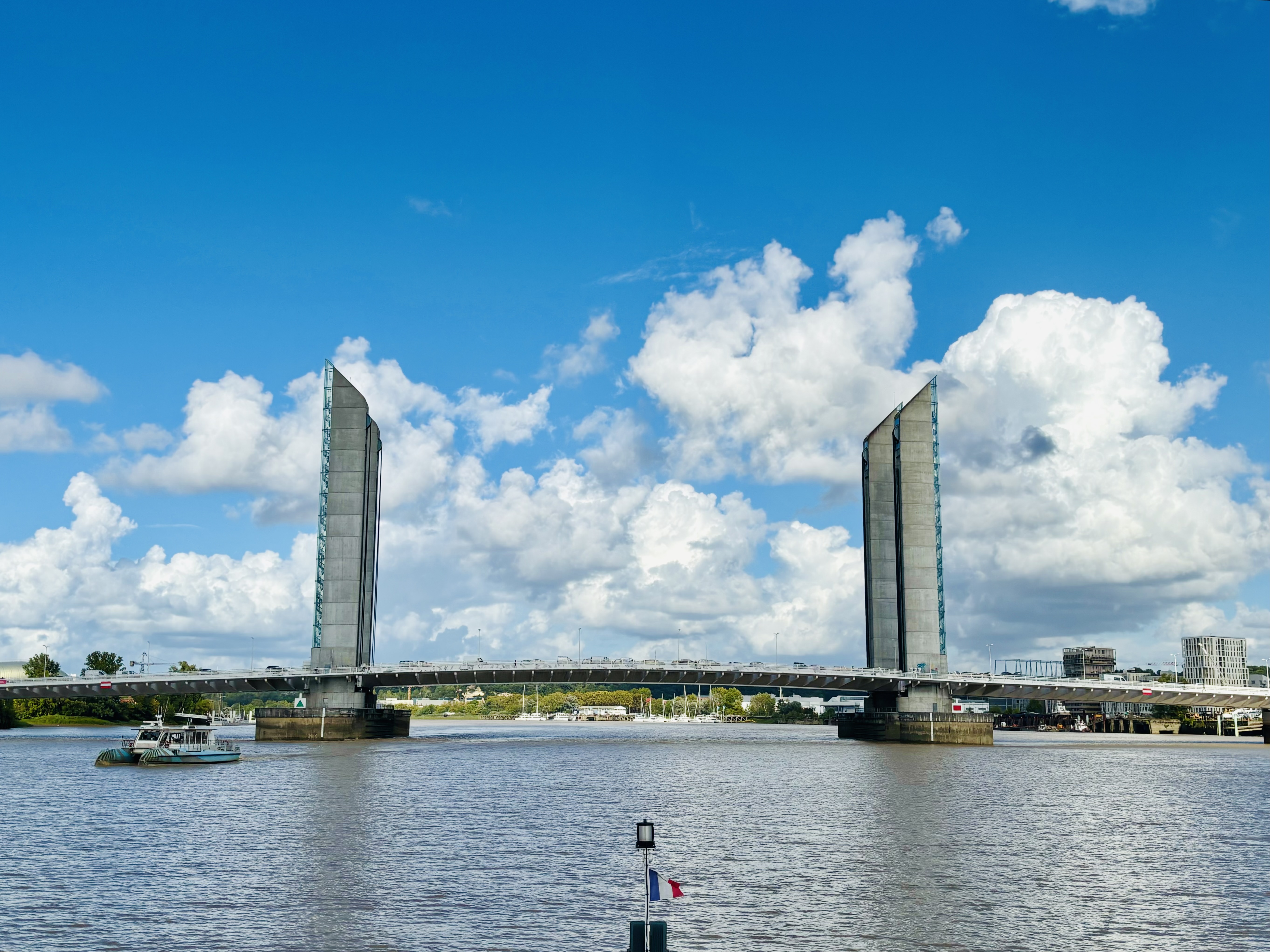 Pont Jacques Chaban Delmas, Bordeaux